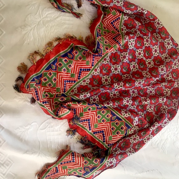 100% Silk, made in India, gorgeous Bobo scarf w/ tassels & fab geometric design - Picture 7 of 8